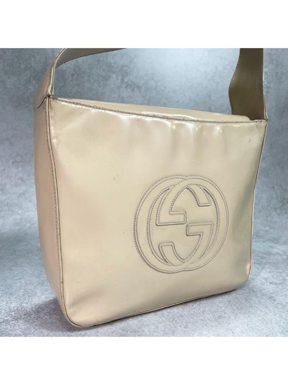 Gucci GG Shoulder Bag Patent Leather Beige Logo